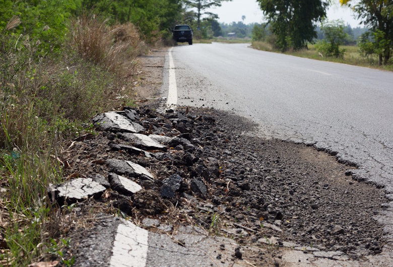 Kenapa Aspal Cepat Rusak Meski Baru Diperbaiki?