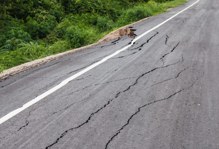 Kenapa-Jalan-Baru-Cepat-Retak-Ini-4-Kesalahan-Fatal-Kontraktor-Geometa