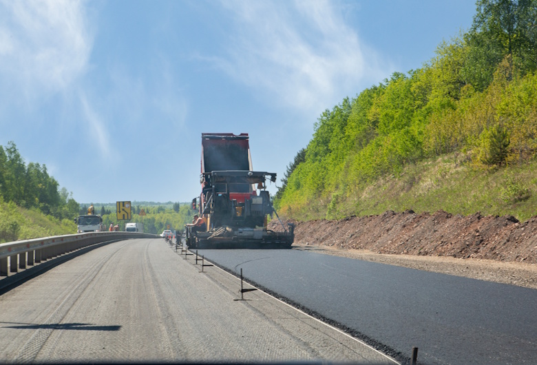 2D Paving Solutions MOBA untuk Mengontrol Elevasi dan Ketebalan Hamparan Aspal